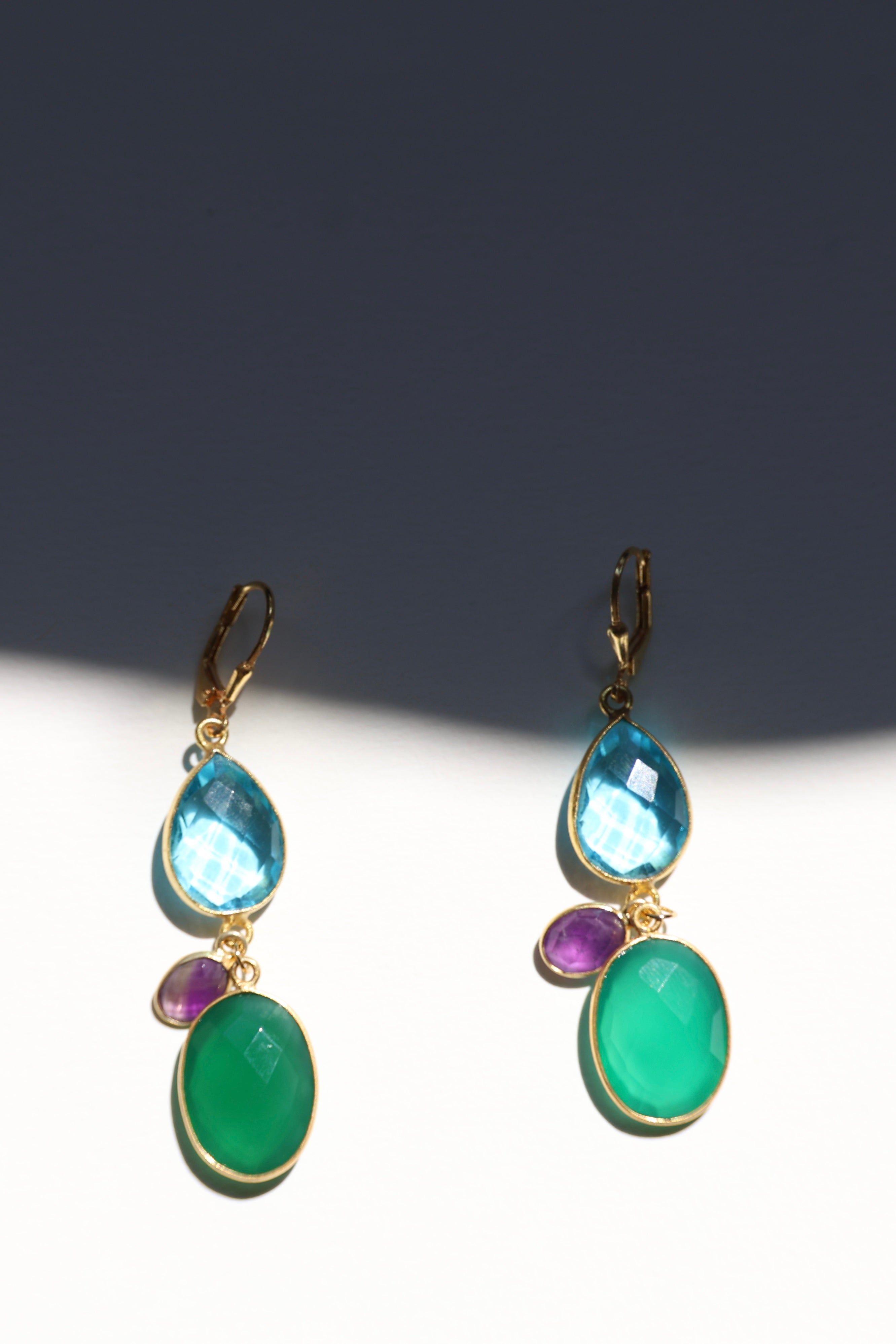 La Cascade — boucles d'oreilles quartz bleu azur, améthyste et agate verte