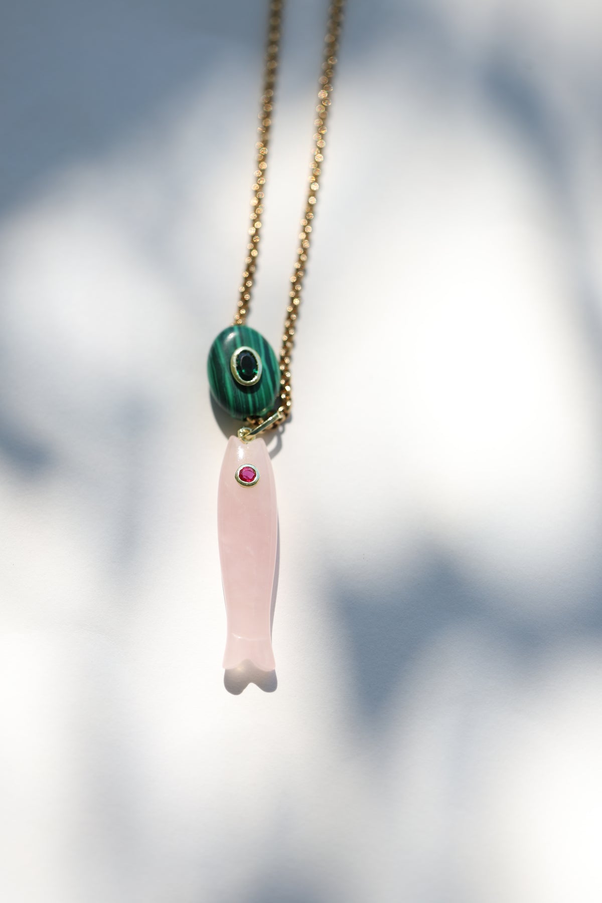 LE FILOU — collier poisson en pierre sculptée