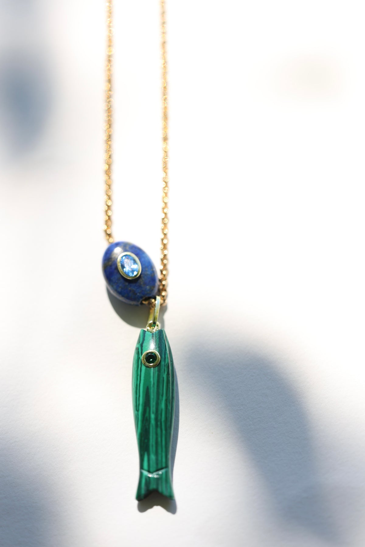 LE FILOU — collier poisson en pierre sculptée