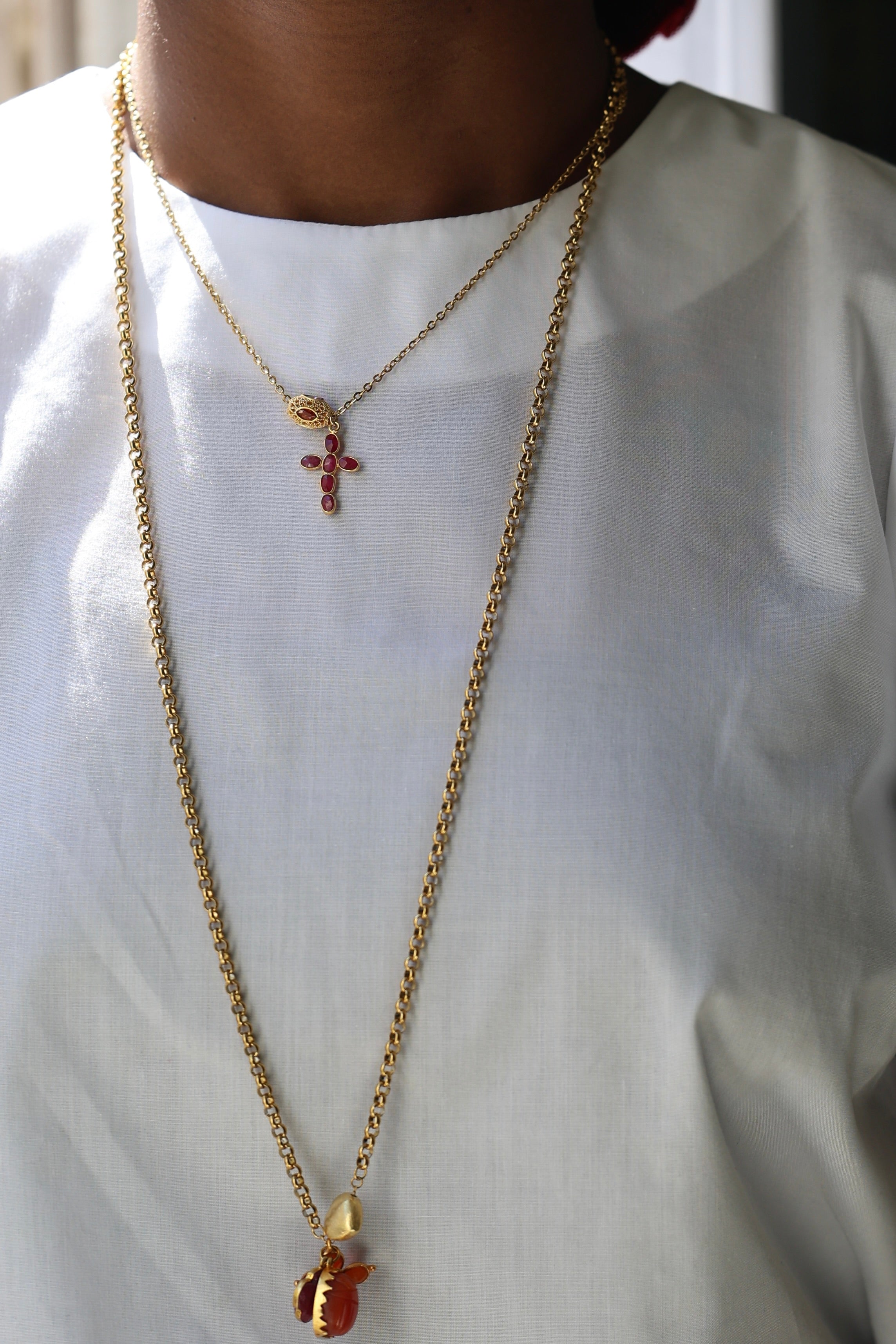 Croix Céleste : Collier de Foi et d'Élégance