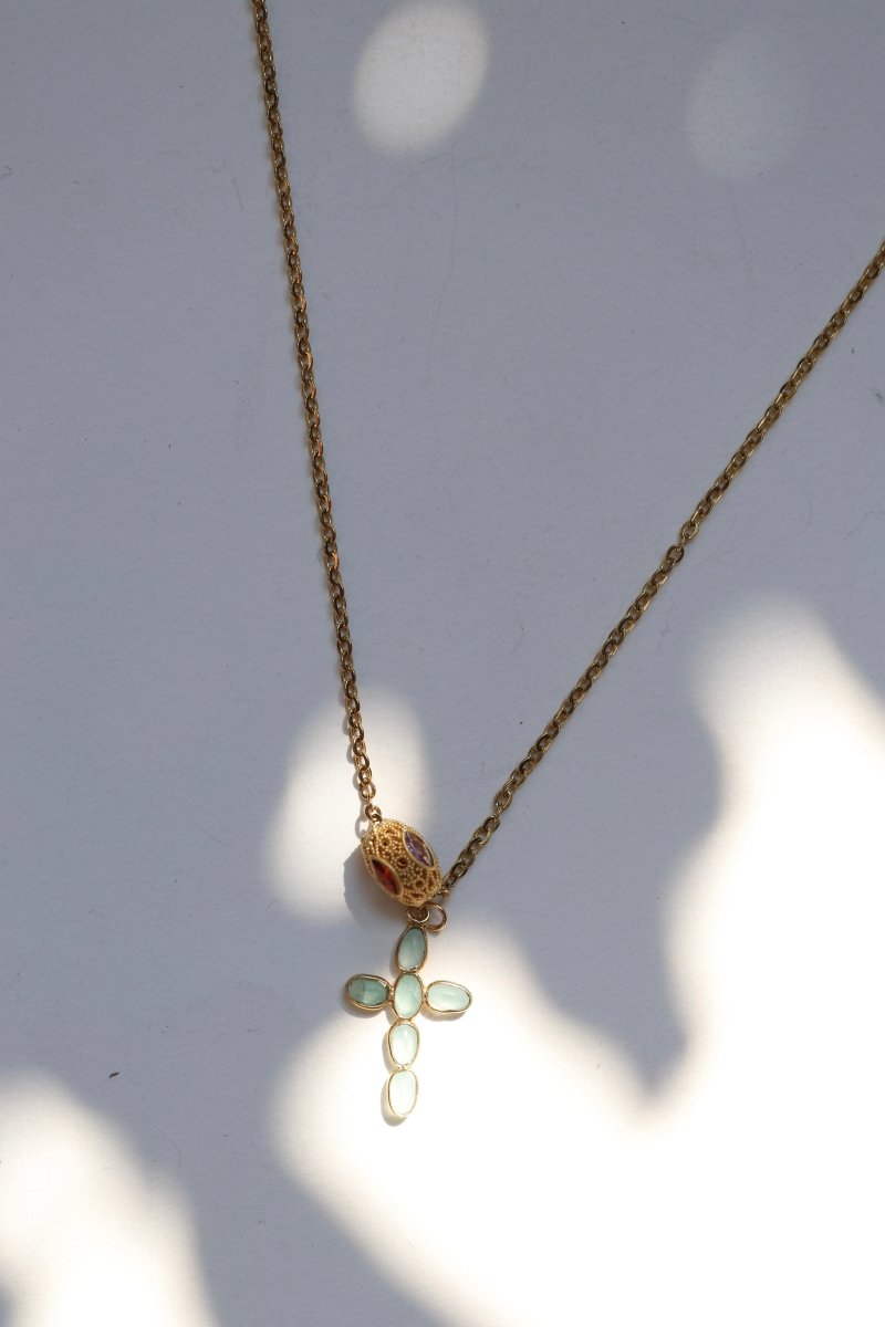 Croix Céleste : Collier de Foi et d'Élégance - Mathilde ma muse : bijoux de créateur