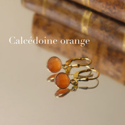 boucles d'oreilles petites pierres calcédoine orange