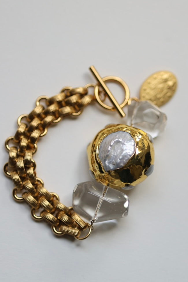 Jewelry in gold and semi-precious stones