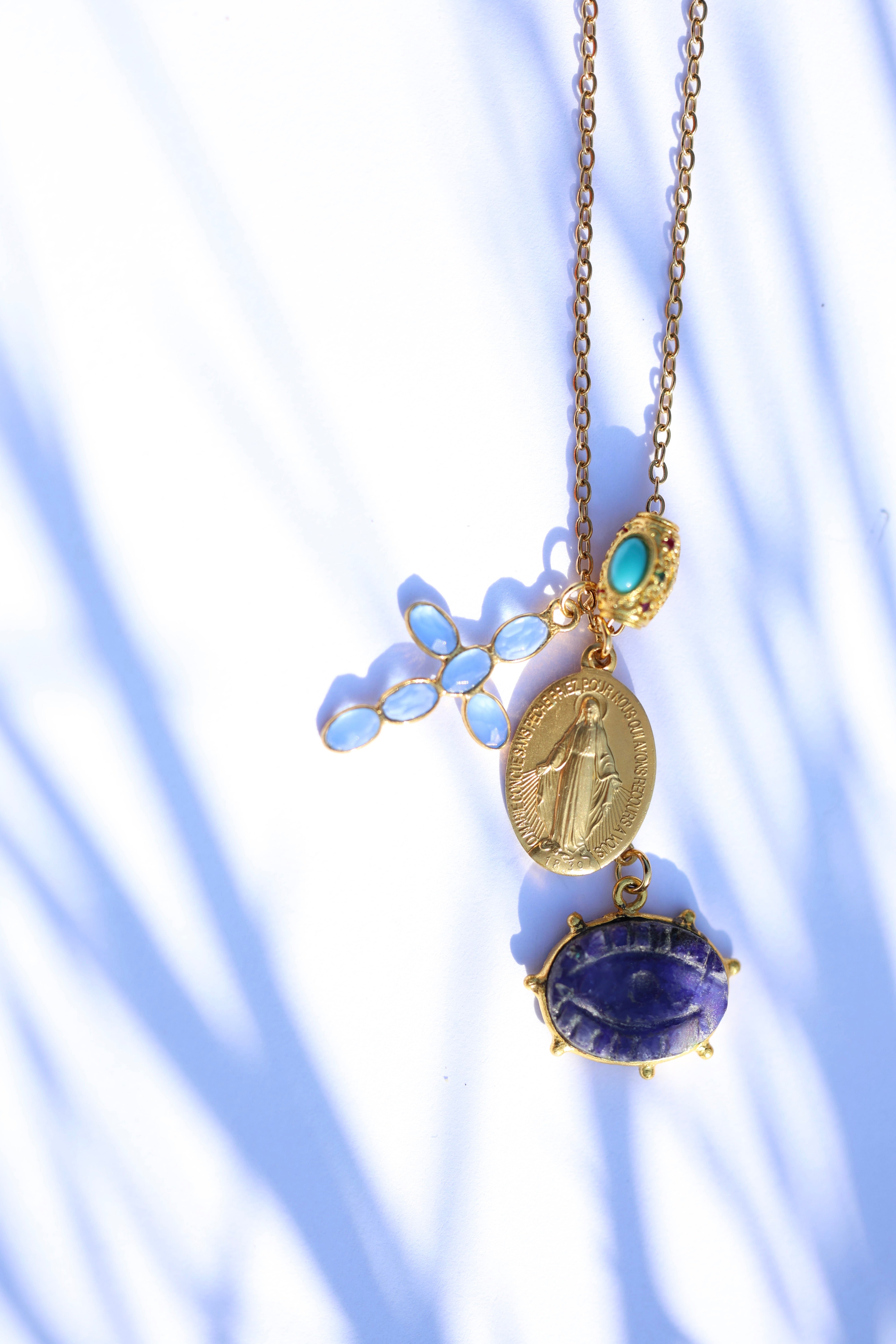 Croix Protectrice – Foi, Lumière et Équilibre