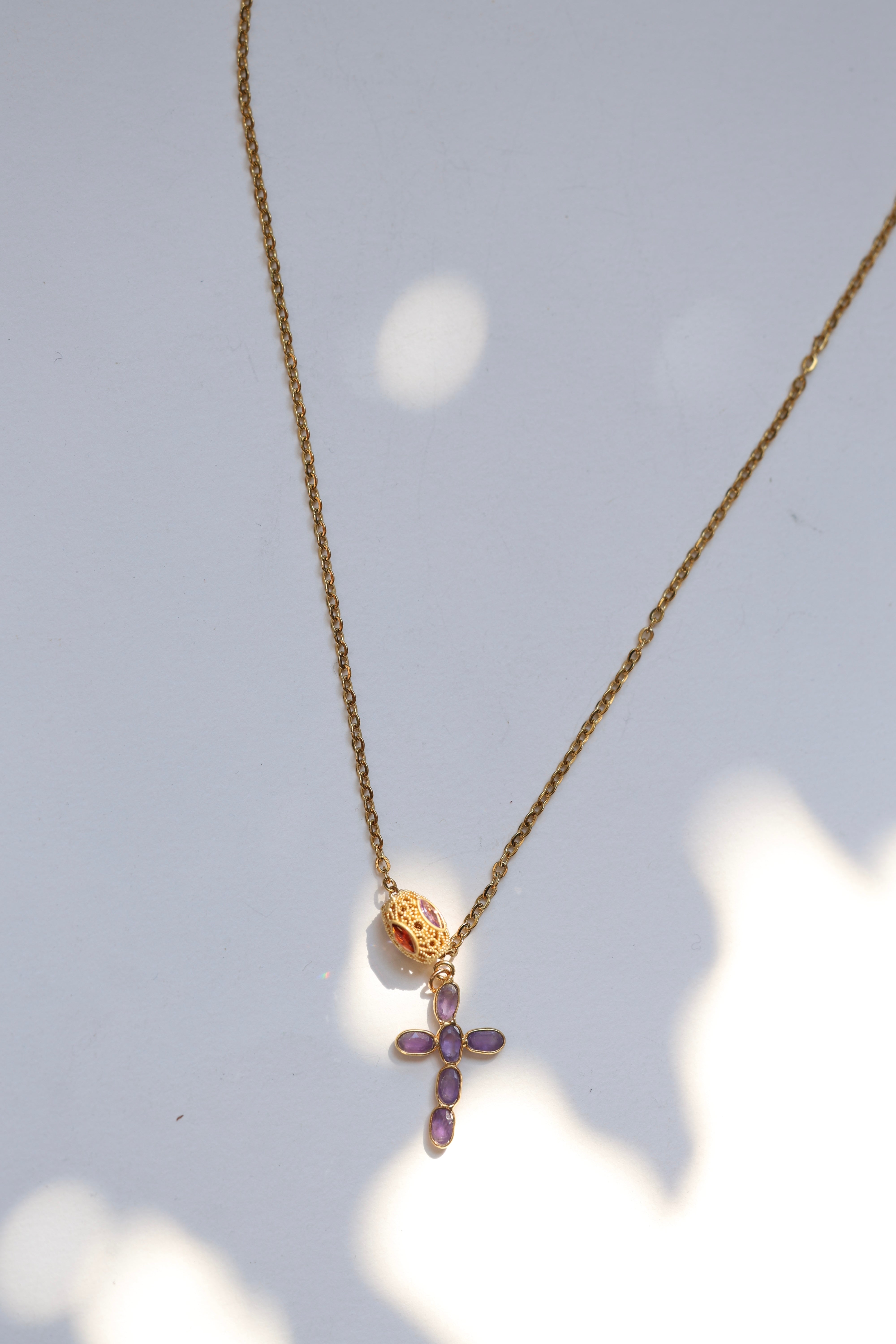 Croix Céleste : Collier de Foi et d'Élégance