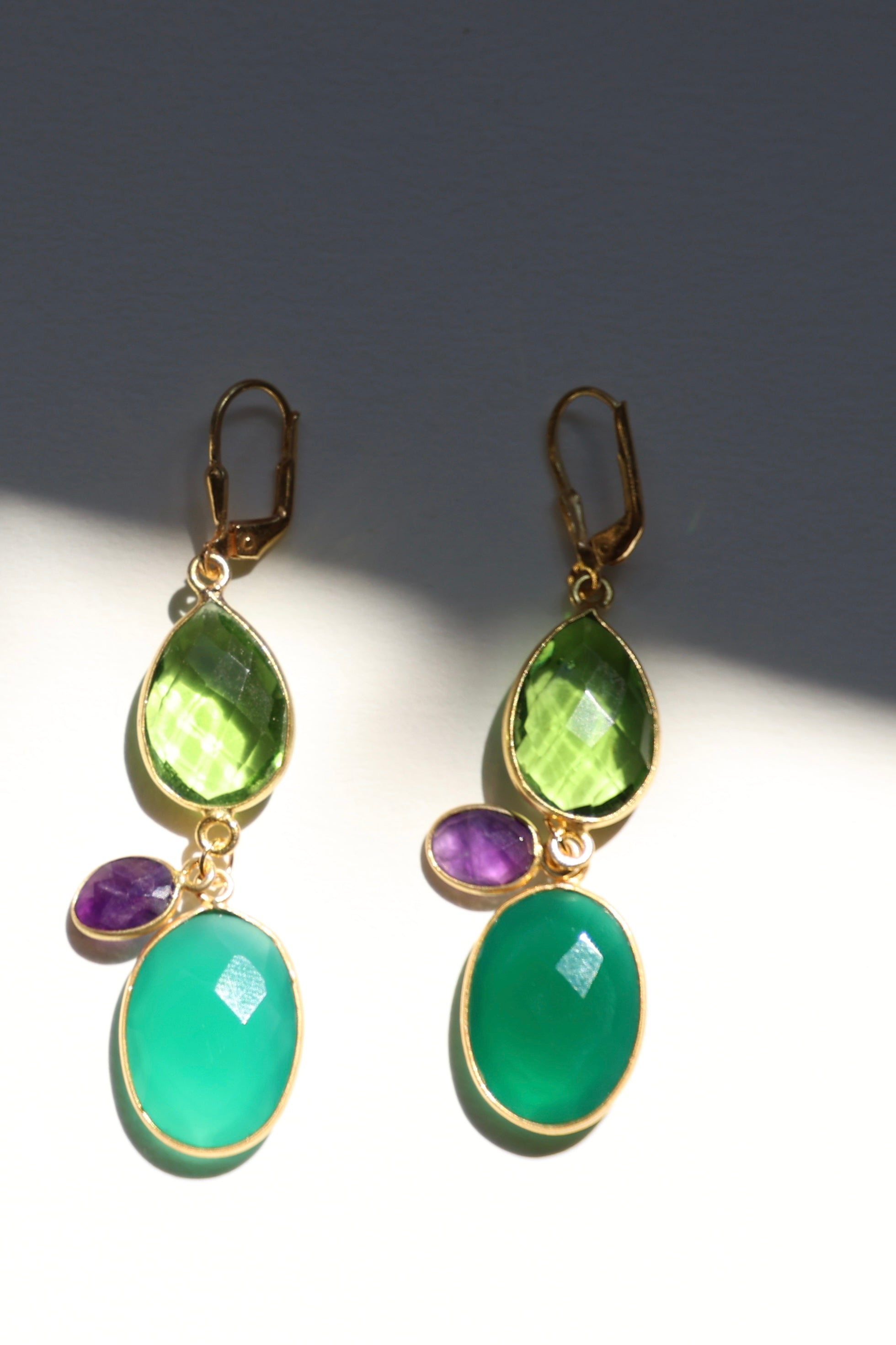 La Cascade — boucles d'oreilles quartz bleu azur, améthyste et agate verte