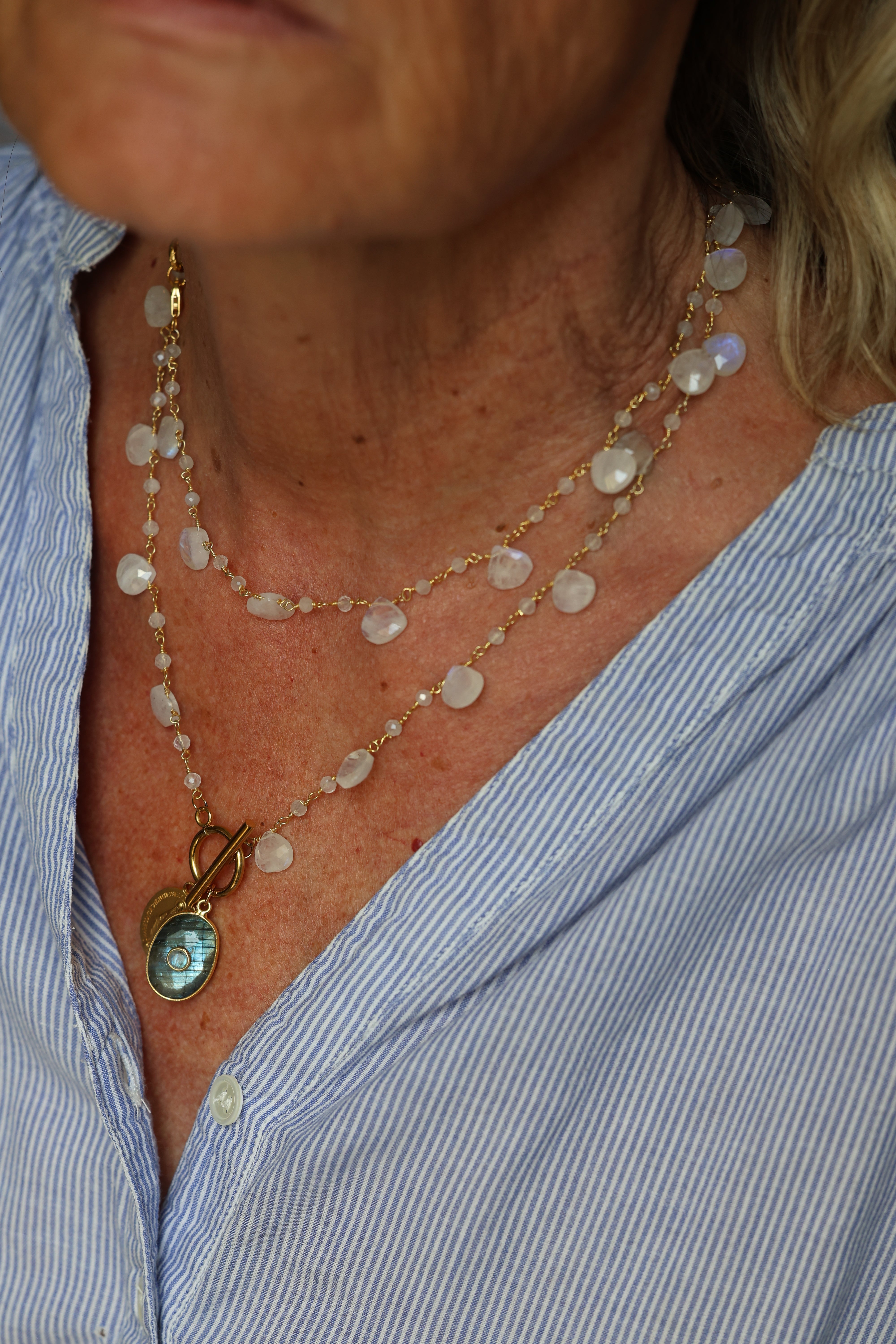 Le Courtil — collier pierre de lune et chaîne dorée