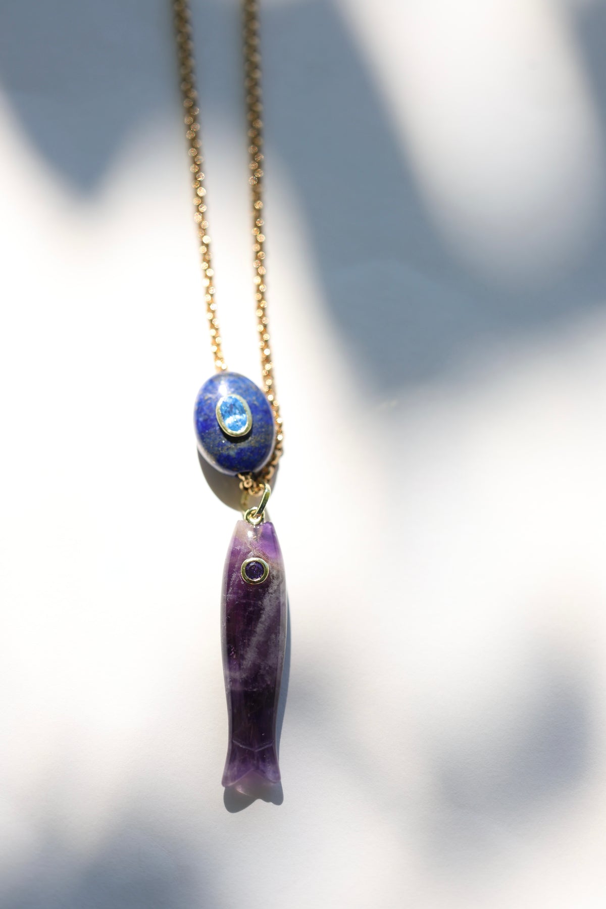LE FILOU — collier poisson en pierre sculptée