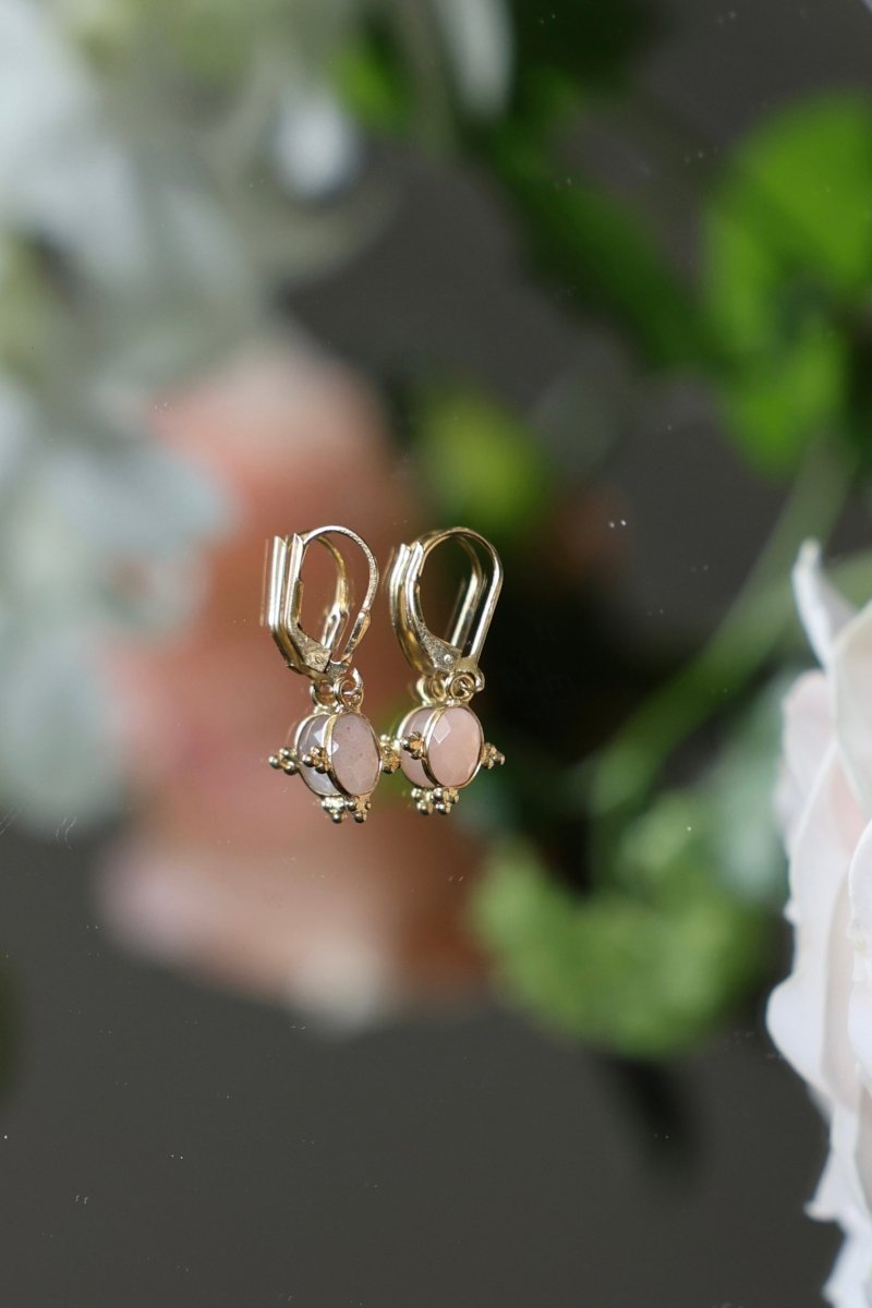 Boucles d'Oreilles "Lueur Lunaire" en Pierre de Lune Rose - Mathilde ma muse : bijoux de créateur