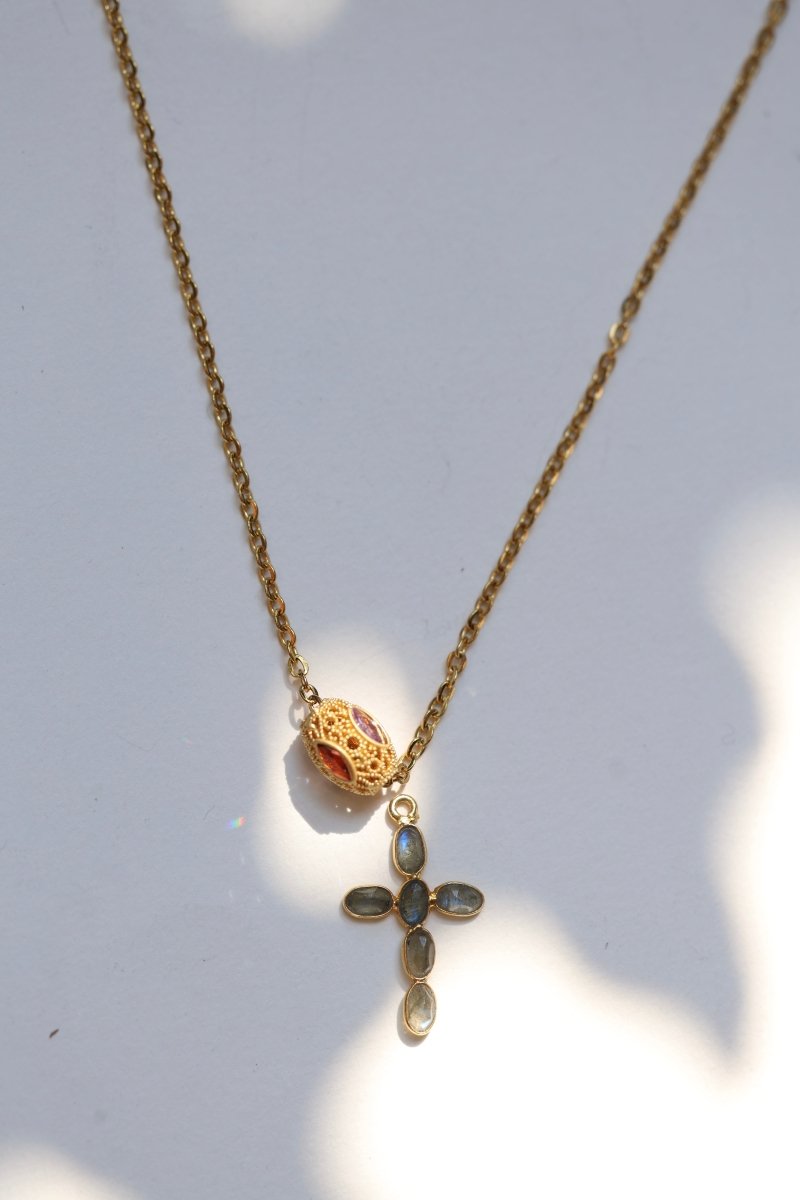 Croix Céleste : Collier de Foi et d'Élégance - Mathilde ma muse : bijoux de créateur