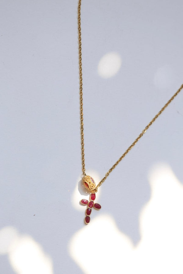 Croix Céleste : Collier de Foi et d'Élégance