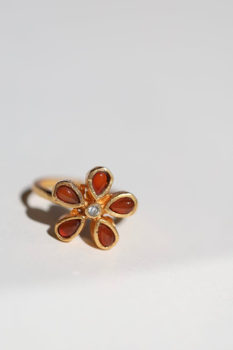 Solea – Fleur d’été au creux de la main - Mathilde ma muse : bijoux de créateur