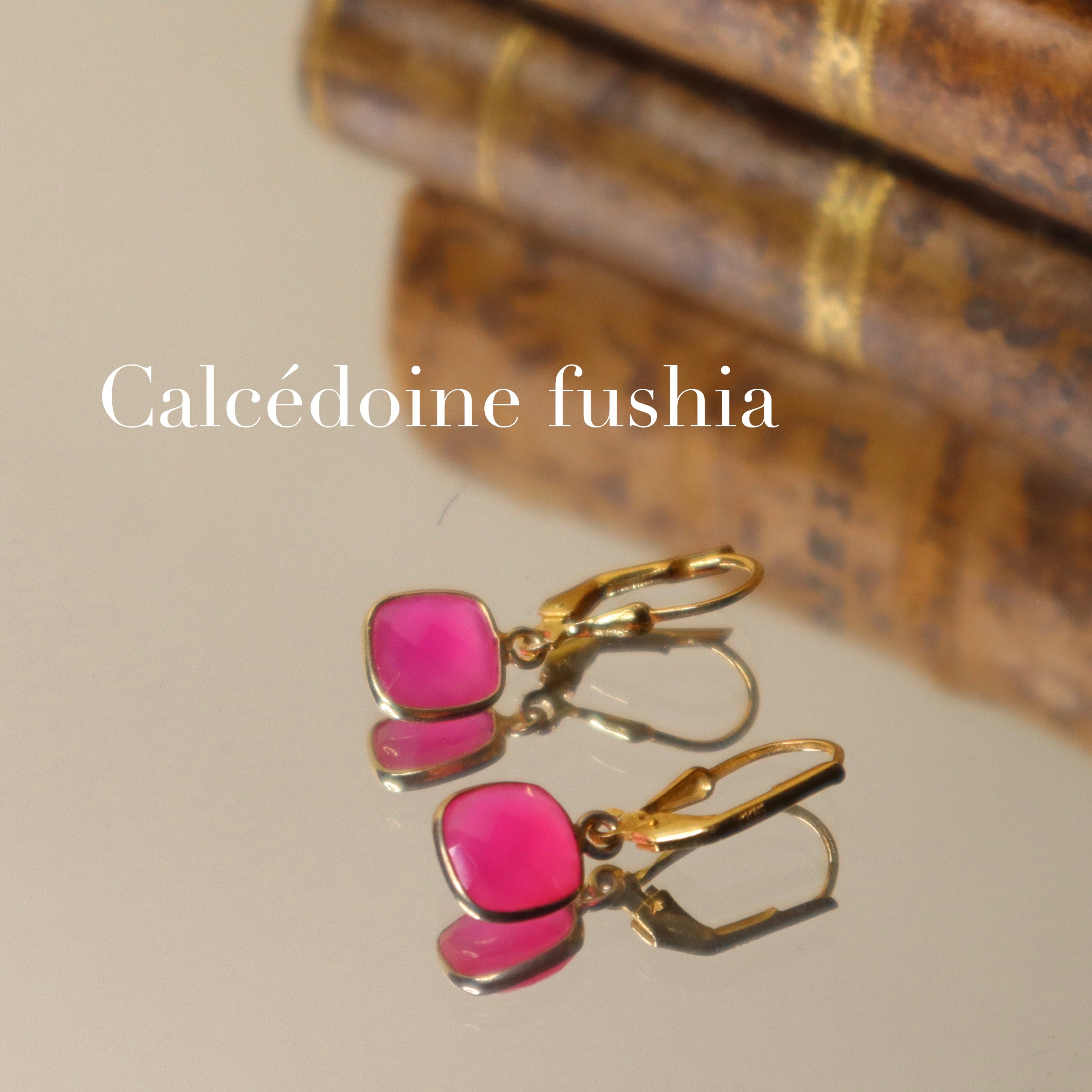 boucles d'oreilles petites pierres cacédoine fushia 