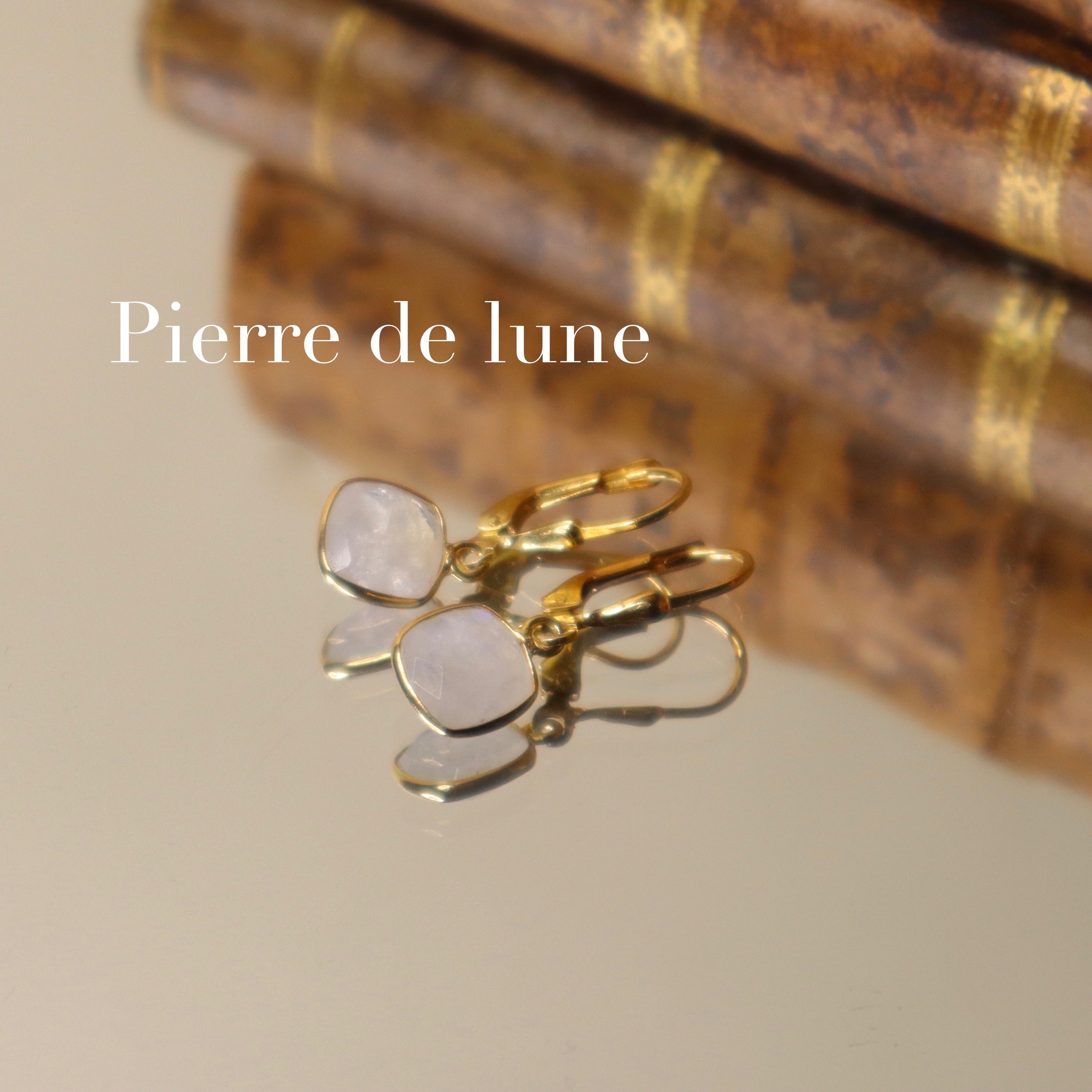 boucles d'oreilles petites pierres pierre de lune 